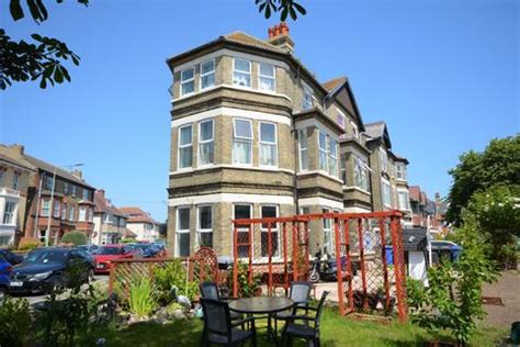 Carew Court is a welcoming scheme in the vibrant town. . Over 55s property for rent lowestoft